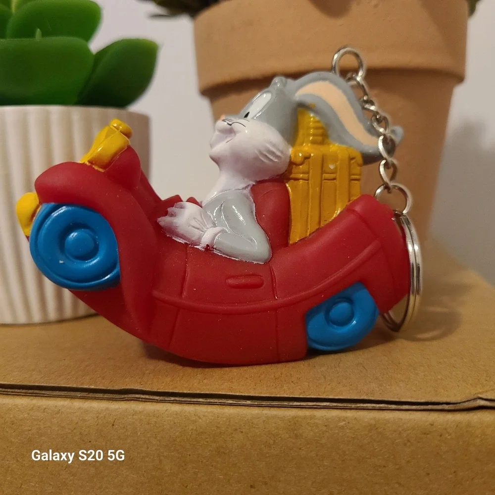 Bugs‎ Bunny Driving Car Keychain Looney Tunes Collectible Accessory Pre-Owned